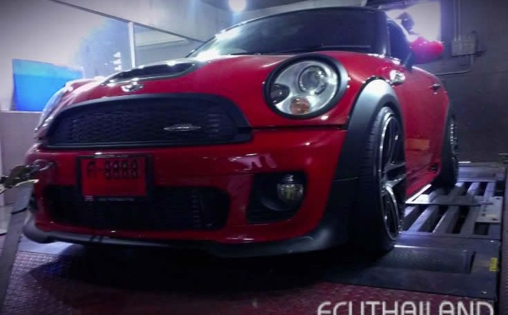 Mini Cooper S on dyno