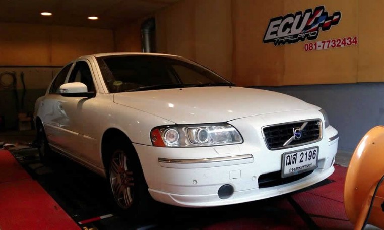 Volvo S60 D5 on dyno at Ritter Performance Tuning Thailand