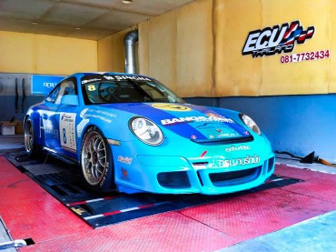 Porsche-race car being prepared on Dyno at Ritter Performance