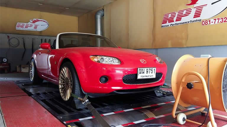 Mazda MX5 2008 on the rolling-road