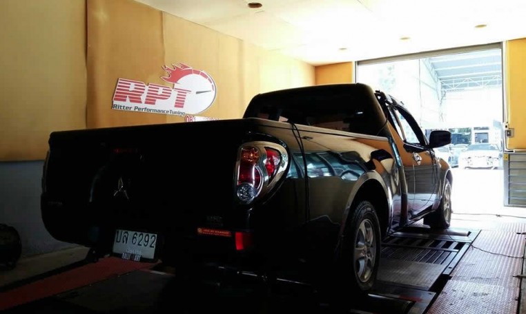 2006 Mitsubishi Triton 2.5L MT on dyno during ECU Remapping