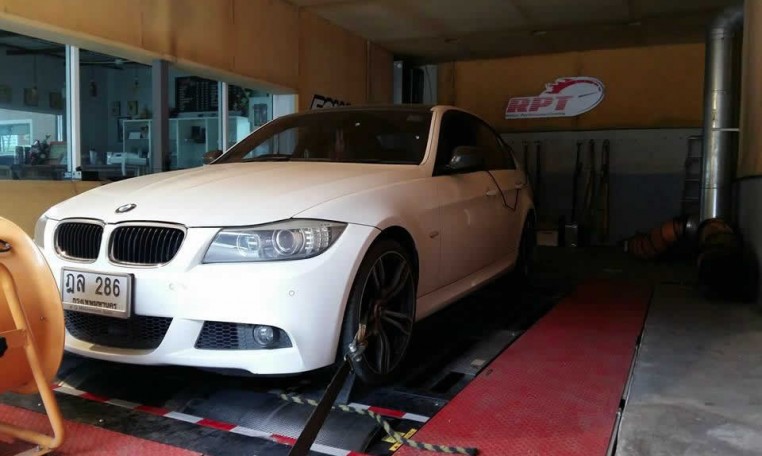 2010 BMW 318i E90 on dyno for ECU Remapping