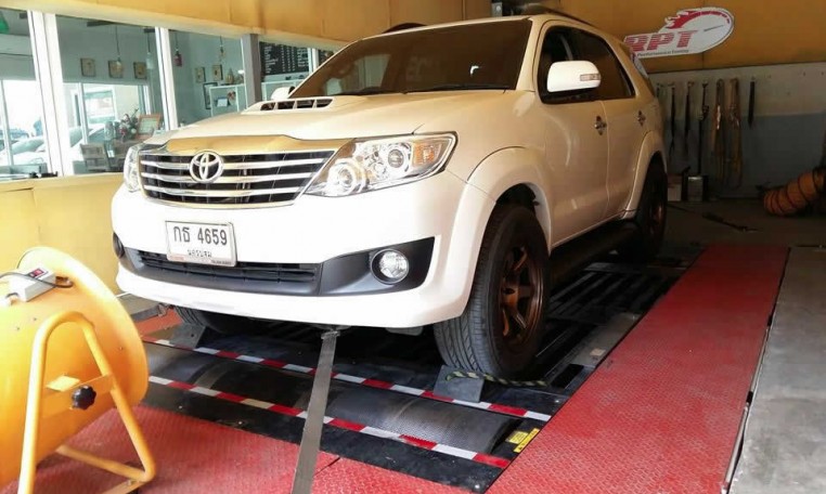 2012 Toyota Fortuner 3L on dyno for ECU Remapping