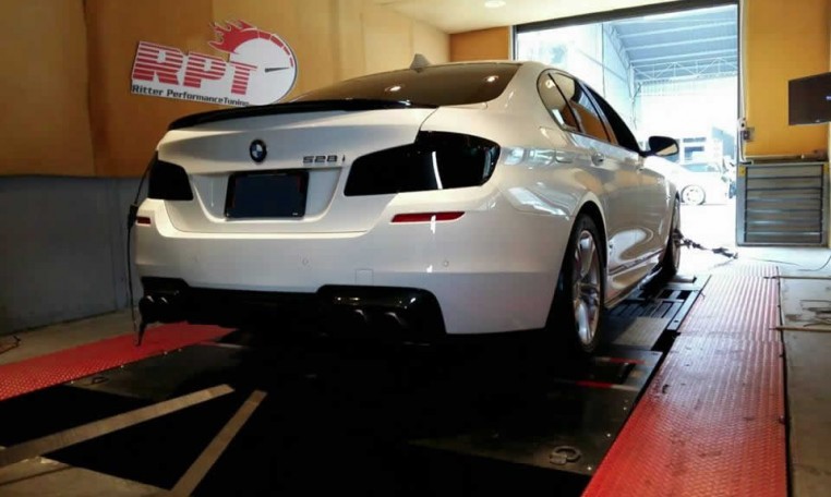 2015 BMW 528i F10 on dyno for ecu remapping