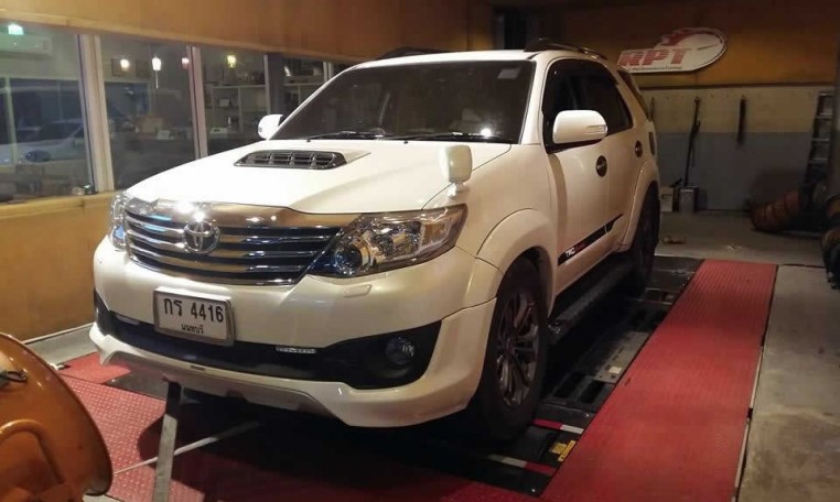 Toyota Fortuner 3L 2012 on dyno for ECU remapping