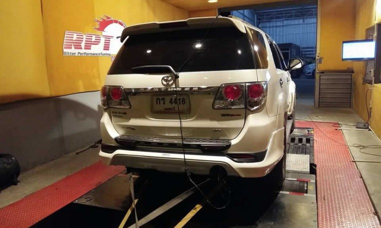 Toyota Fortuner 3L 2012 on dyno for ECU remapping