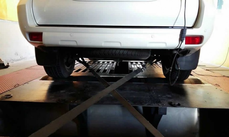 Toyota Land Cruiser Prado 2012 on dyno for ecu remapping